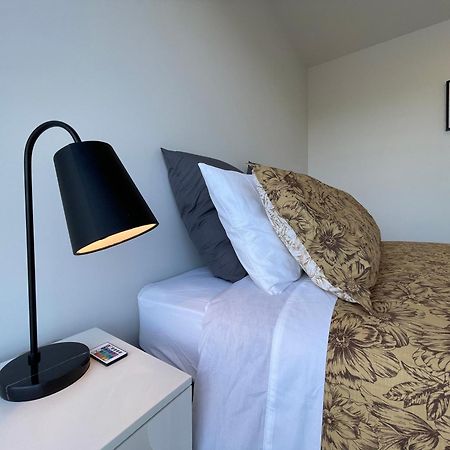 Luxury 2 Bedroom Townhouse Opposite Merivale Mall كريستتشيرش المظهر الخارجي الصورة