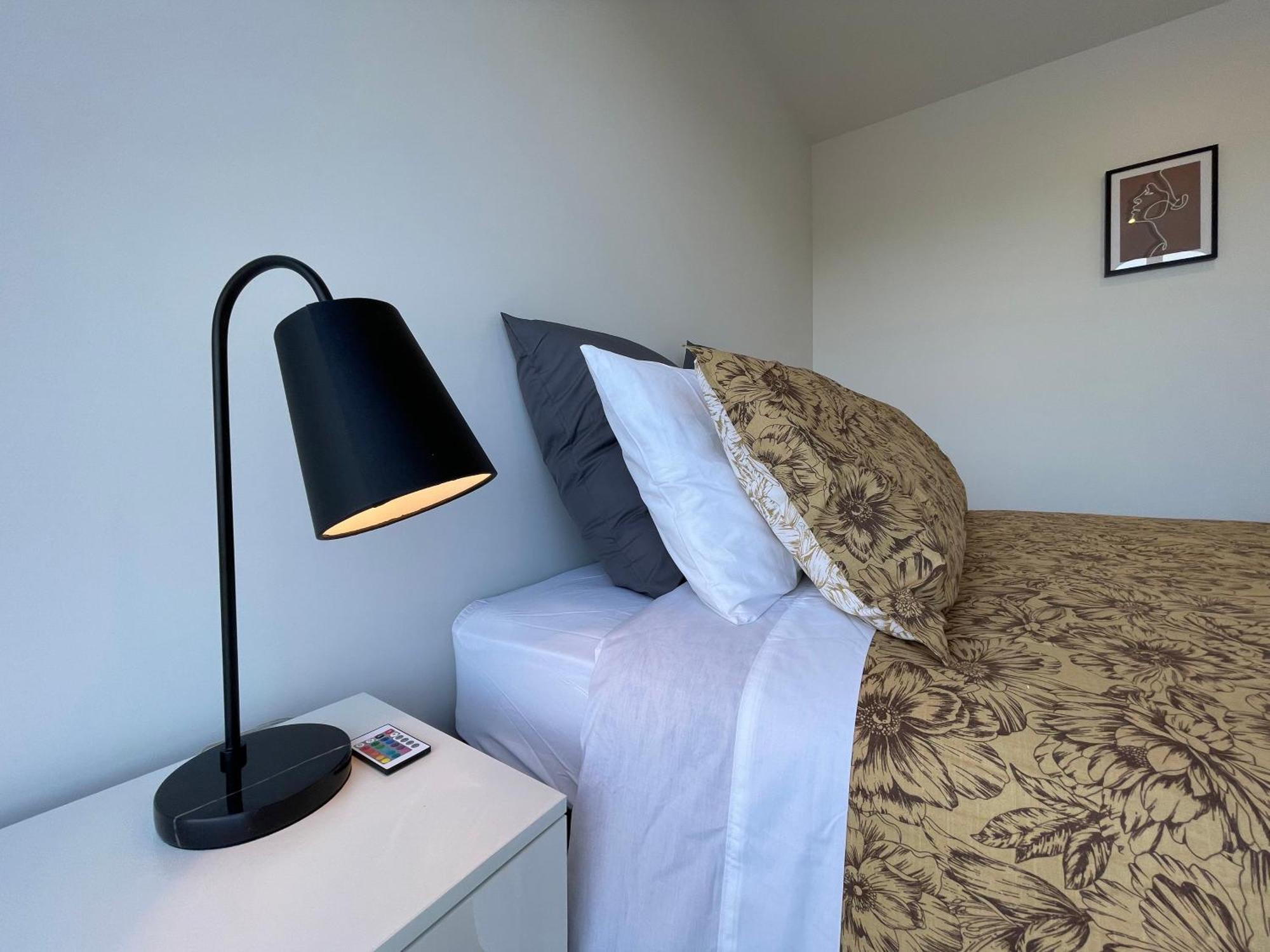 Luxury 2 Bedroom Townhouse Opposite Merivale Mall كريستتشيرش المظهر الخارجي الصورة