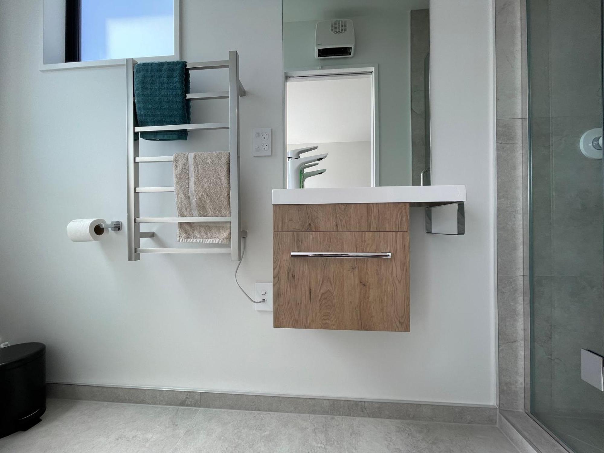Luxury 2 Bedroom Townhouse Opposite Merivale Mall كريستتشيرش المظهر الخارجي الصورة
