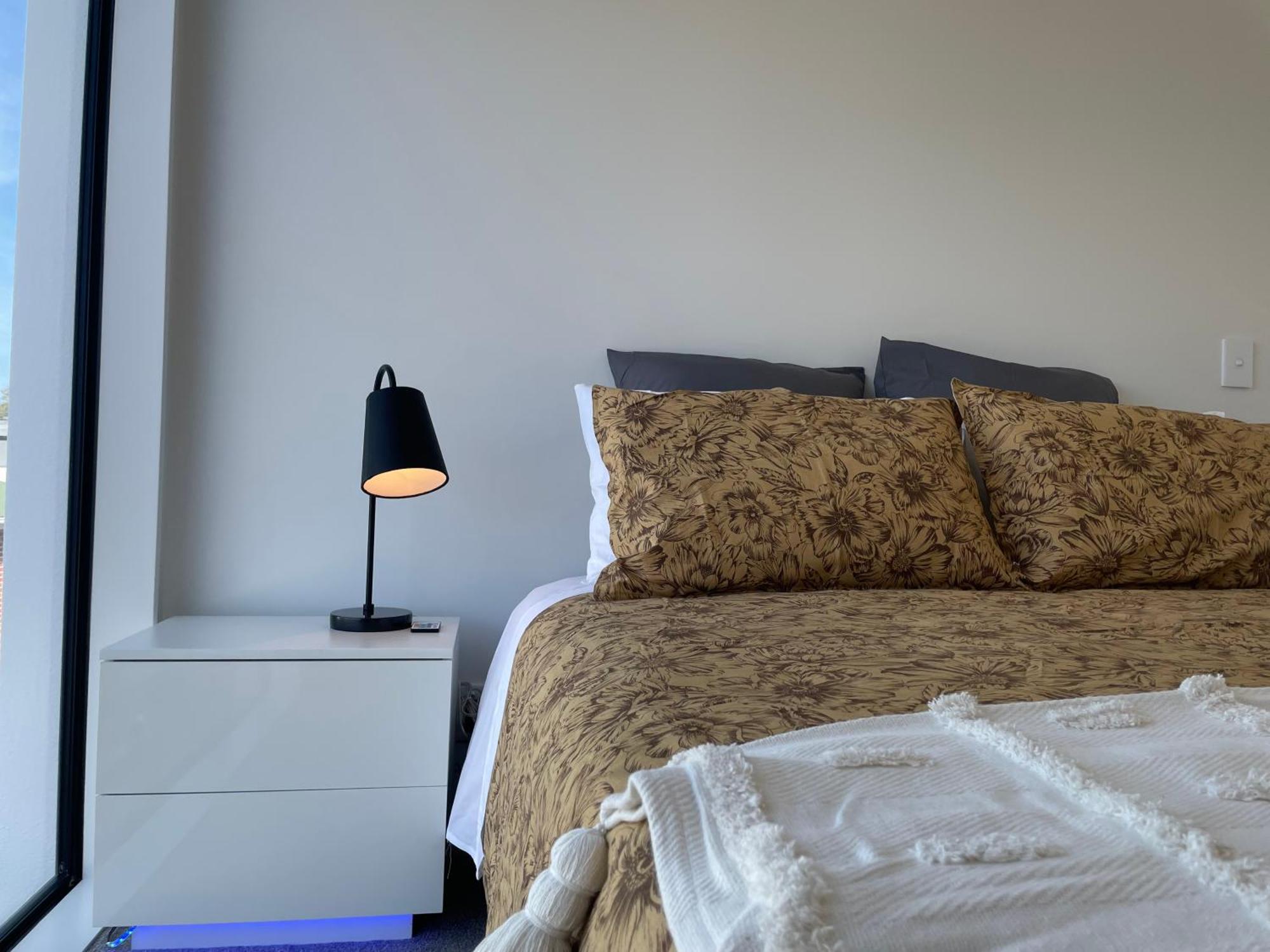 Luxury 2 Bedroom Townhouse Opposite Merivale Mall كريستتشيرش المظهر الخارجي الصورة