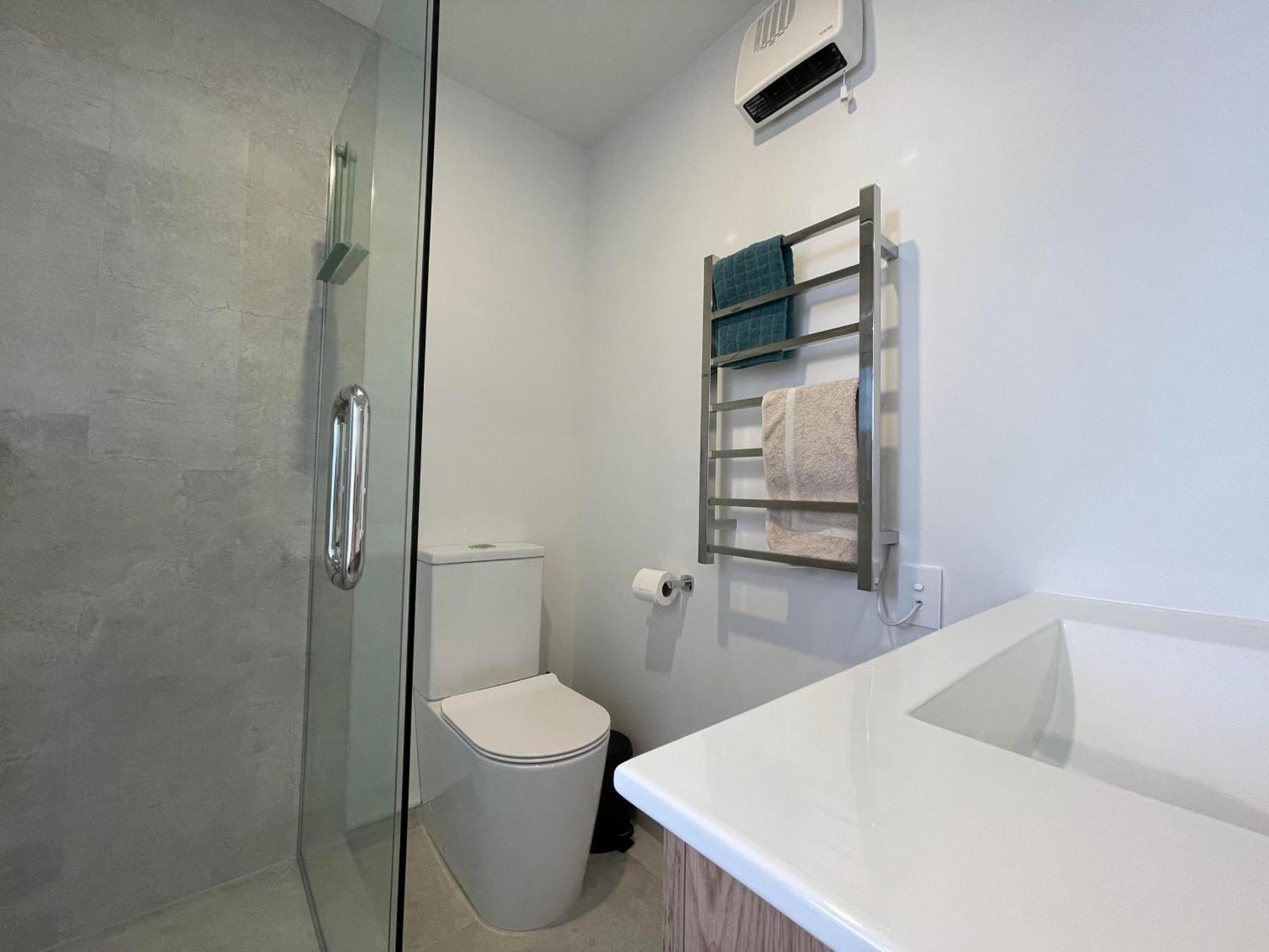 Luxury 2 Bedroom Townhouse Opposite Merivale Mall كريستتشيرش المظهر الخارجي الصورة