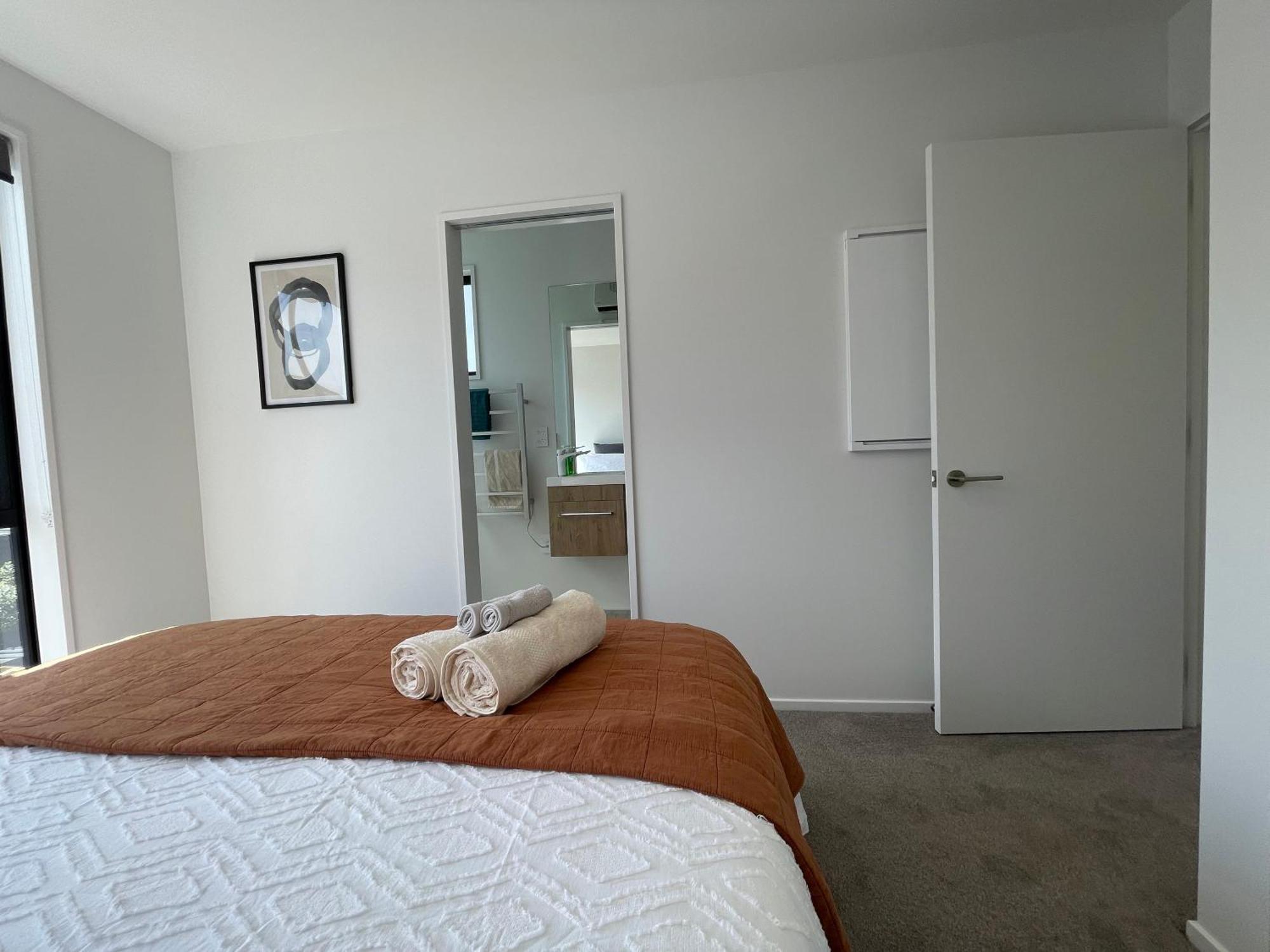 Luxury 2 Bedroom Townhouse Opposite Merivale Mall كريستتشيرش المظهر الخارجي الصورة