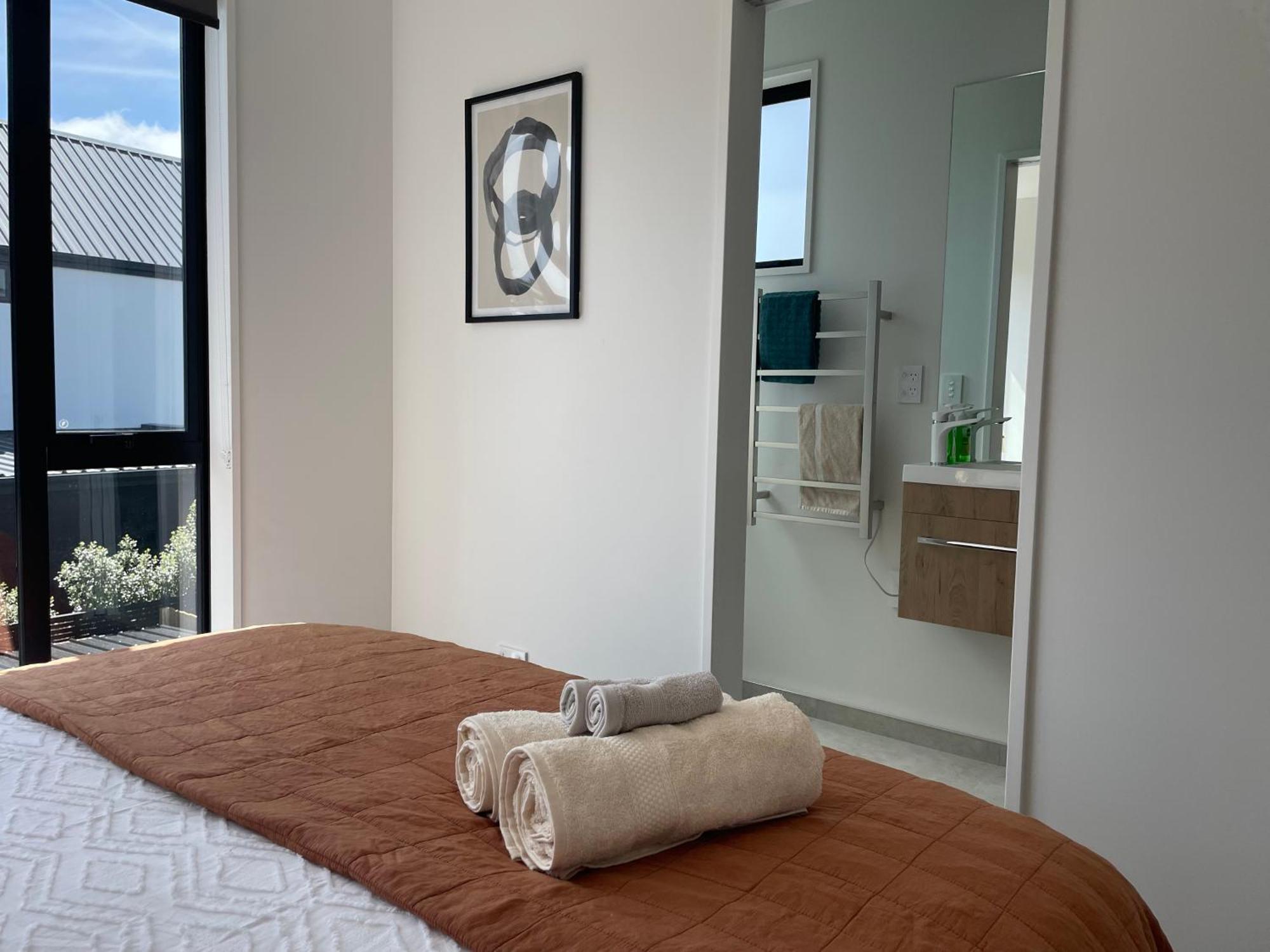 Luxury 2 Bedroom Townhouse Opposite Merivale Mall كريستتشيرش المظهر الخارجي الصورة