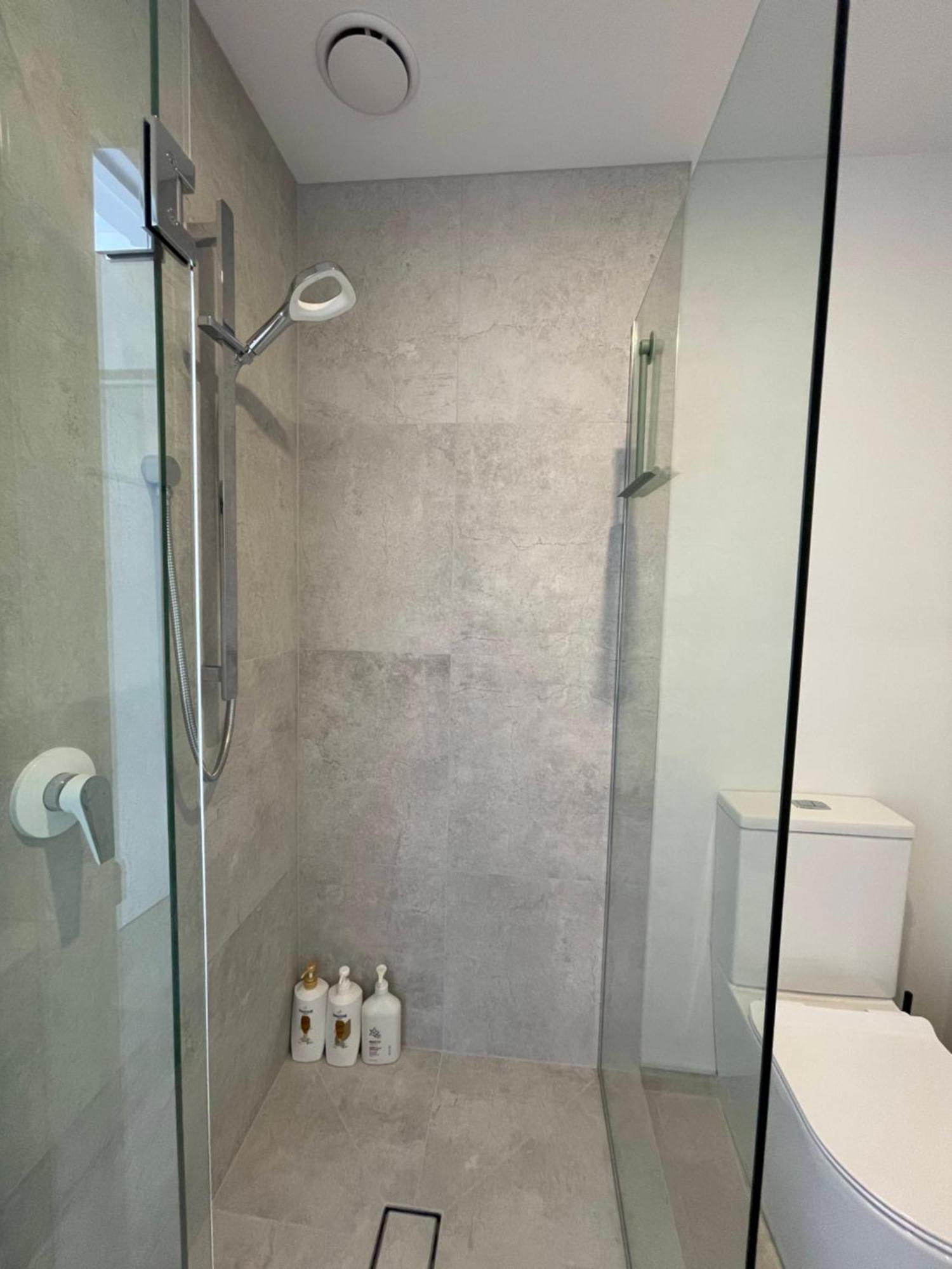 Luxury 2 Bedroom Townhouse Opposite Merivale Mall كريستتشيرش المظهر الخارجي الصورة