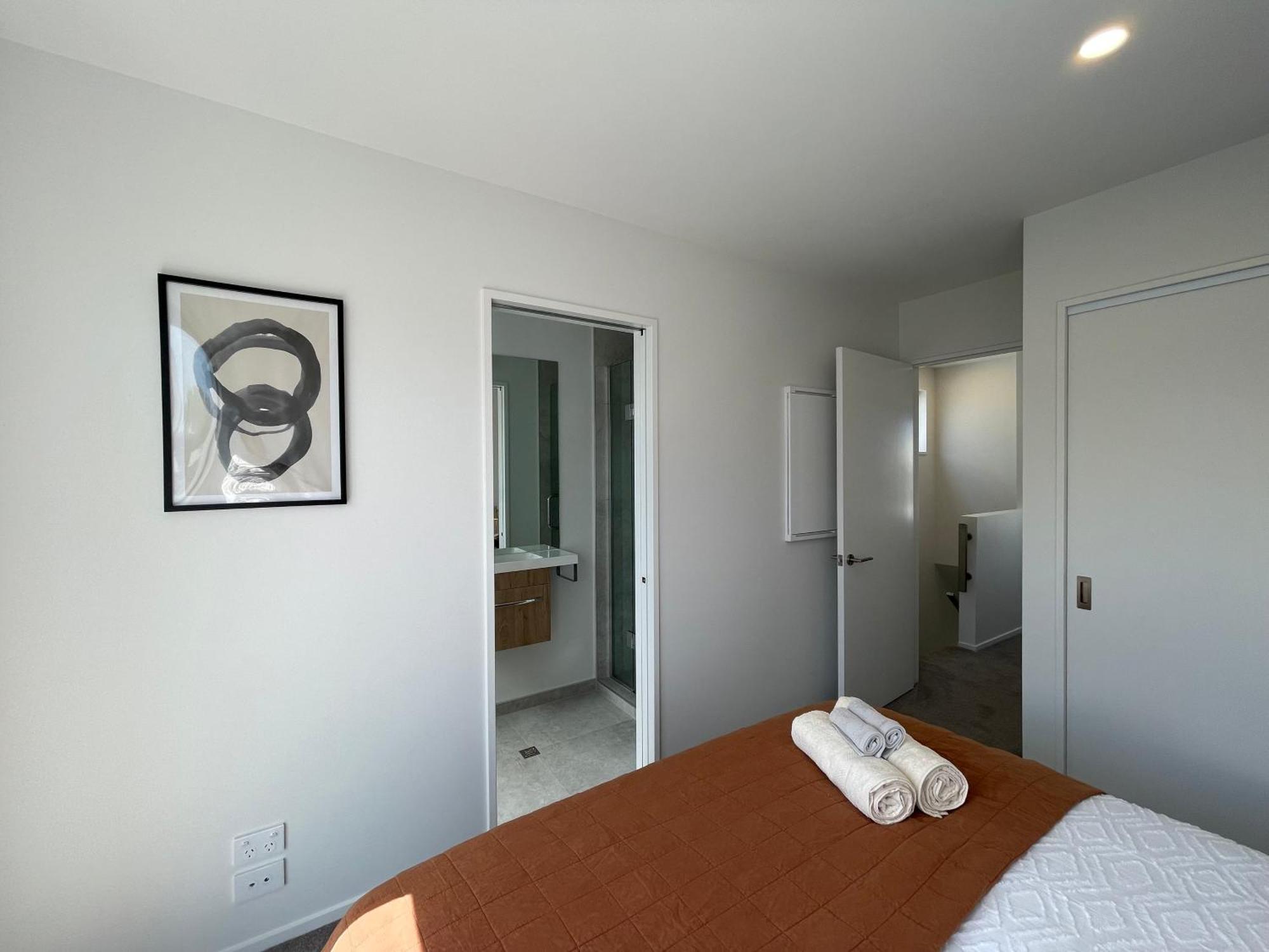 Luxury 2 Bedroom Townhouse Opposite Merivale Mall كريستتشيرش المظهر الخارجي الصورة