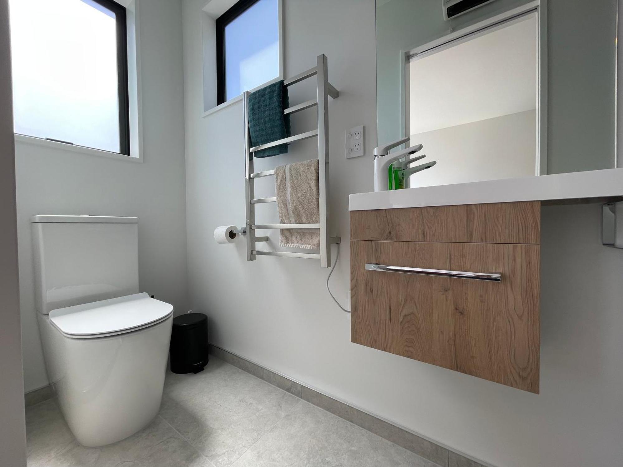 Luxury 2 Bedroom Townhouse Opposite Merivale Mall كريستتشيرش المظهر الخارجي الصورة