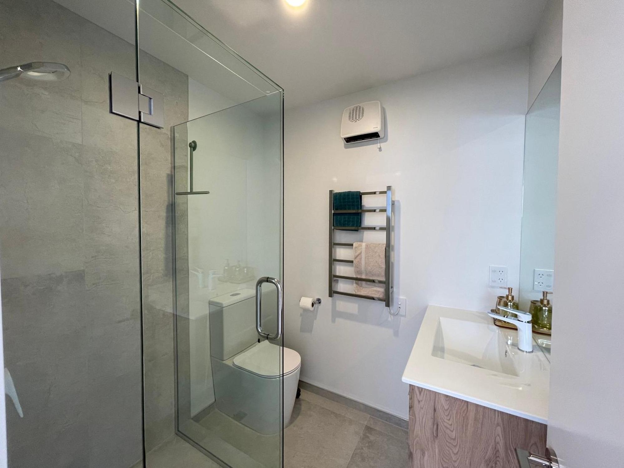 Luxury 2 Bedroom Townhouse Opposite Merivale Mall كريستتشيرش المظهر الخارجي الصورة