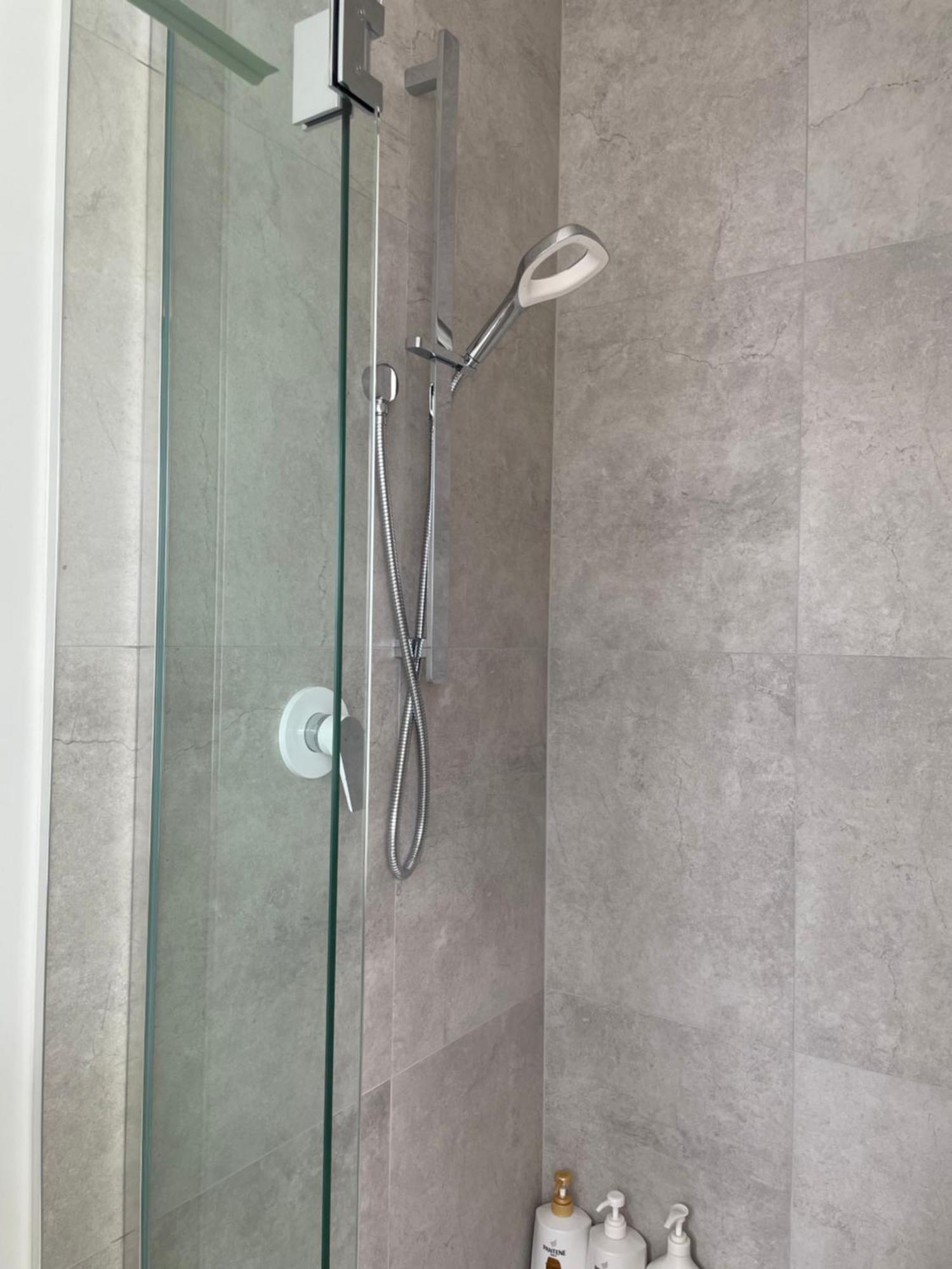 Luxury 2 Bedroom Townhouse Opposite Merivale Mall كريستتشيرش المظهر الخارجي الصورة